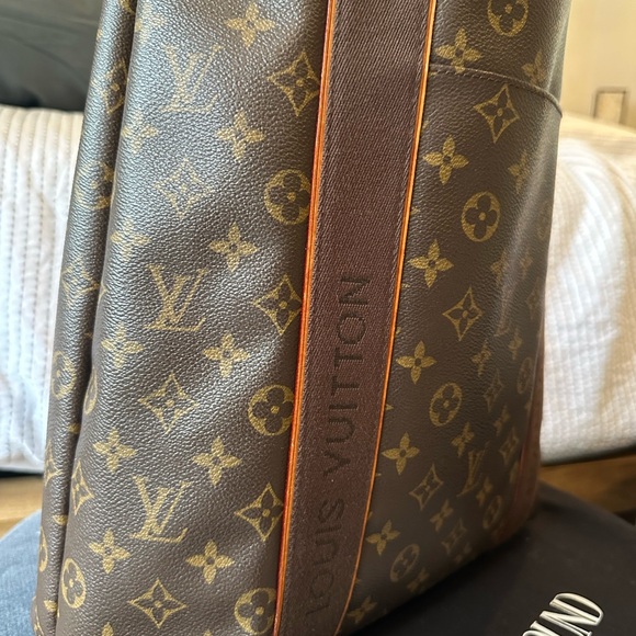 Louis Vuitton
Cabas Beaubourg Monogram Canvas - Picture 8 of 11